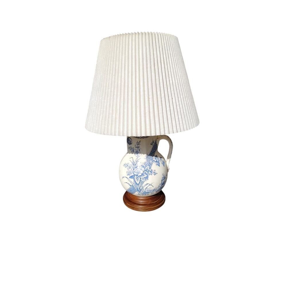 Vintage blue and white porcelain vase lamp,  Asian-. Style: Chinoiserie